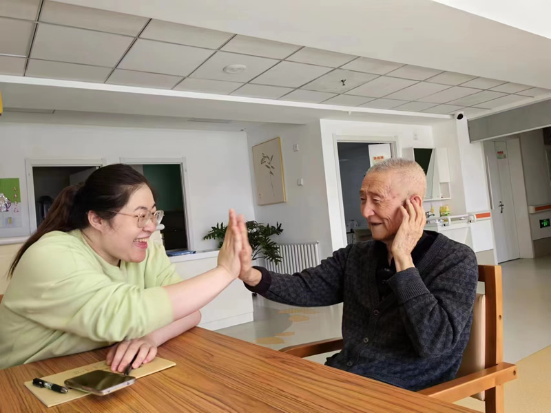 阿尔茨海默症行为精神症状应对：专业照护者实用指南